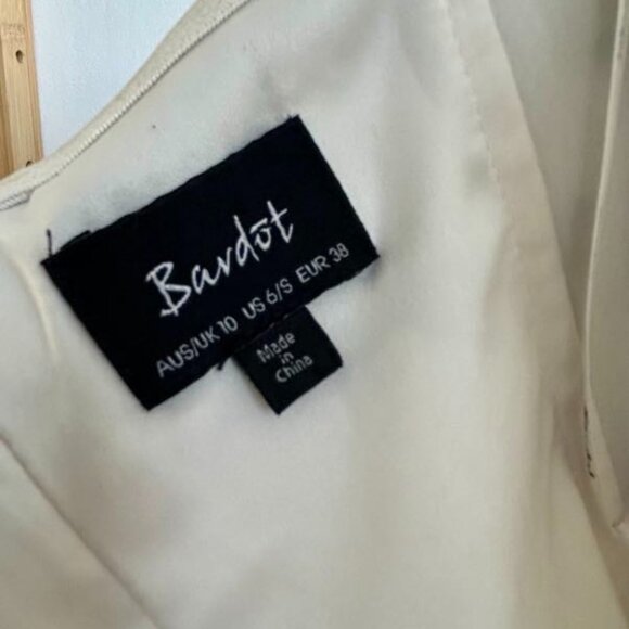 Bardot Cream & Black Sculpted Dress with Boning and Front Slit – US 6 - Picture 6 of 7